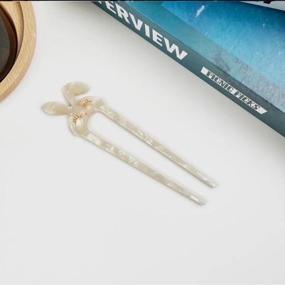 Accessories - Bunny 🐰 Cream Hairpin